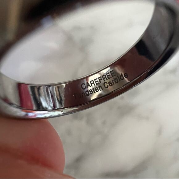 Tungsten Carbide Men's Wedding Band Size 8 Box included Low Key Unassuming - Picture 6 of 7
